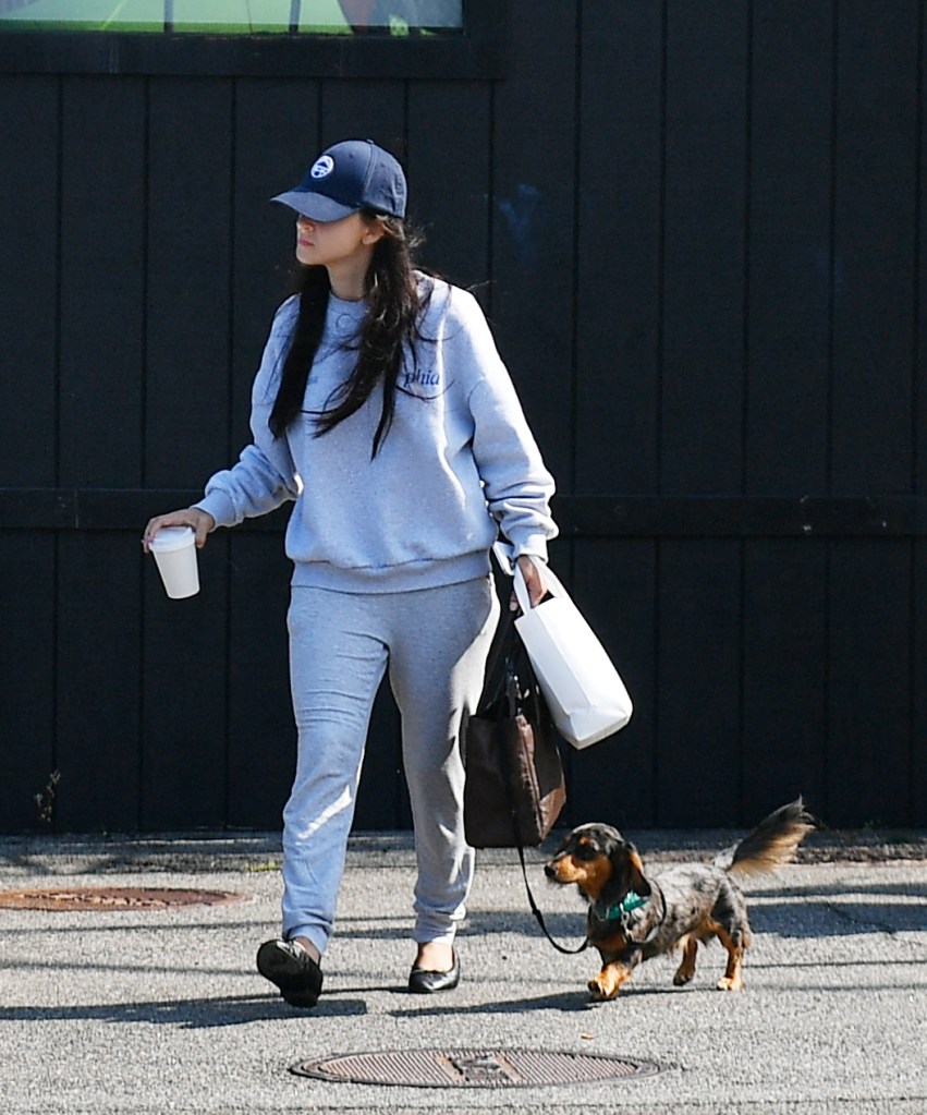 ‘Nepo baby’ Phoebe Gates spotted hopping off helicopter in NYC days after Phia ‘cookie stuffing’ scandal