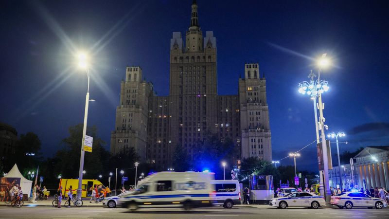 3 people killed, at least 21 wounded in Moscow restaurant bombing, Russian officials say
