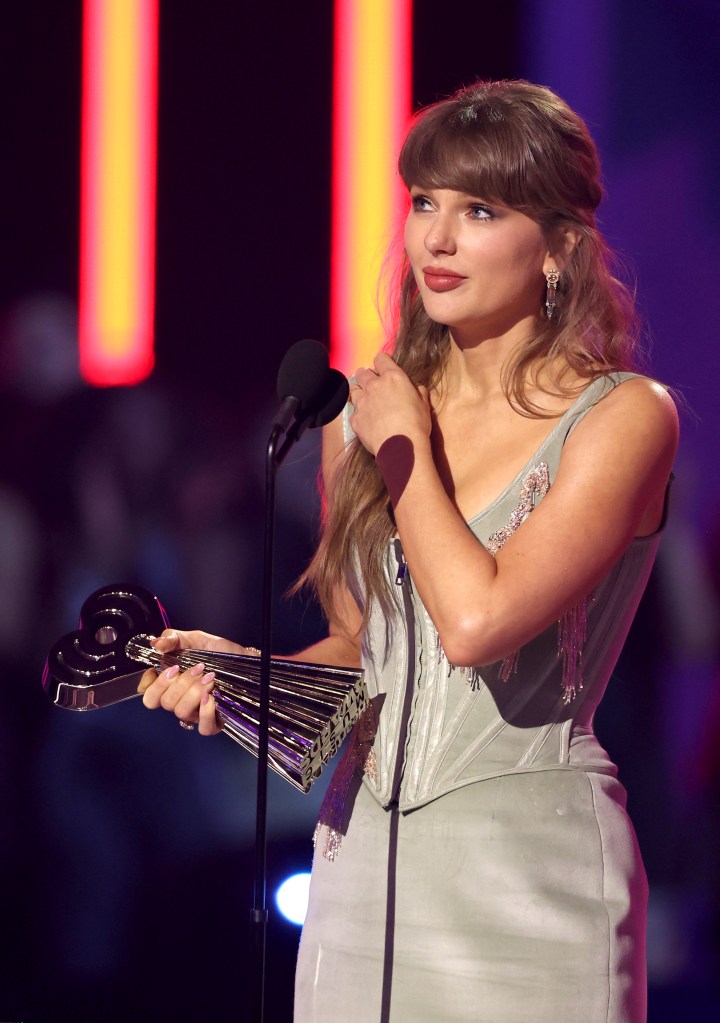 Taylor Swift donates $50K to heroic mom who nearly died saving teens from horror car crash