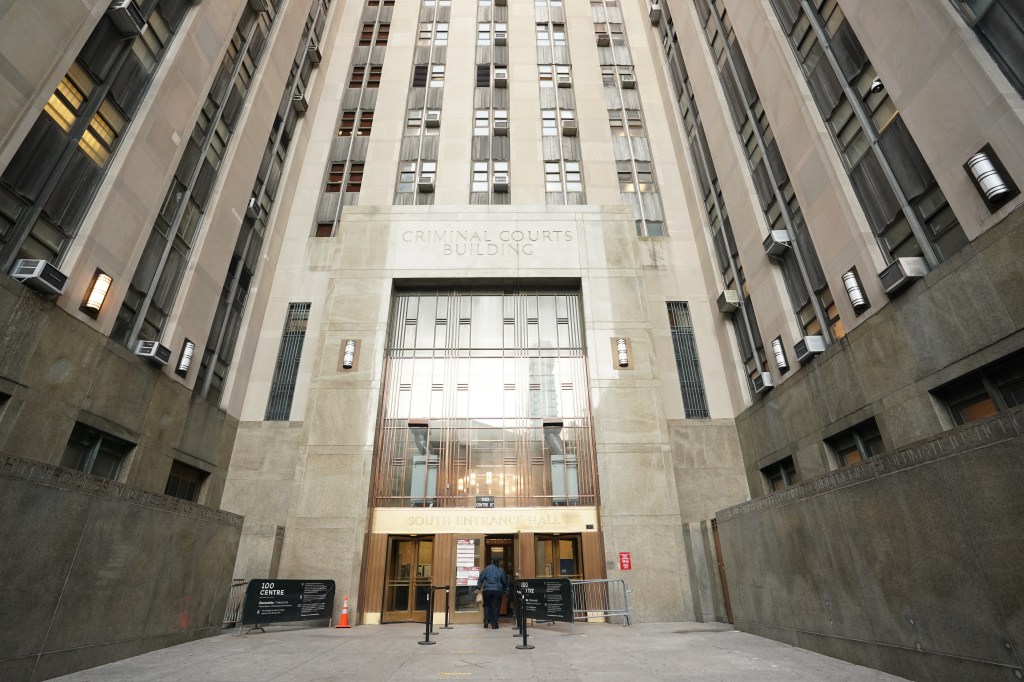 Manhattan Criminal Court cafeteria crawling with mice, roaches, inspections find