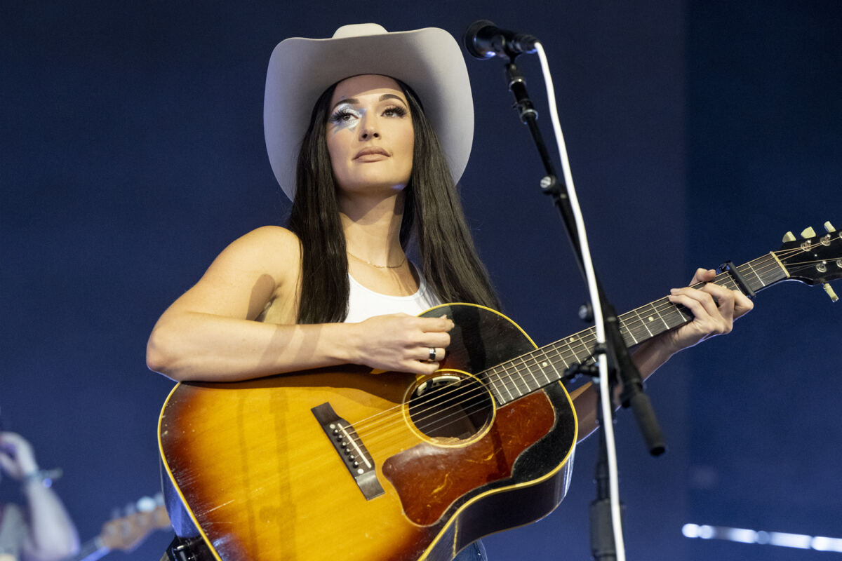 Kacey Musgraves’ stage bursts into flames during ‘Golden Hour’ performance at Boston concert