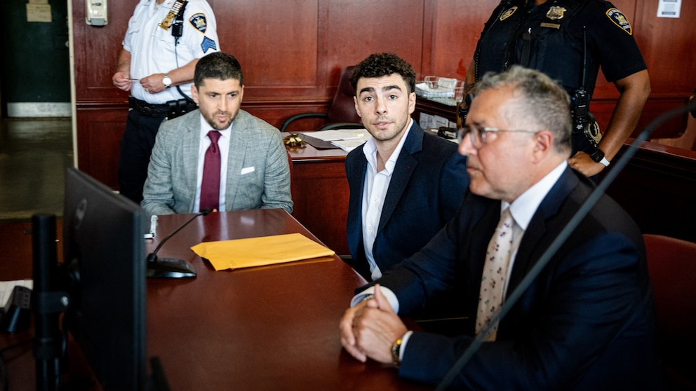 Surprise hearing scheduled in Luigi Mangione’s case — sparking speculation of plea deal