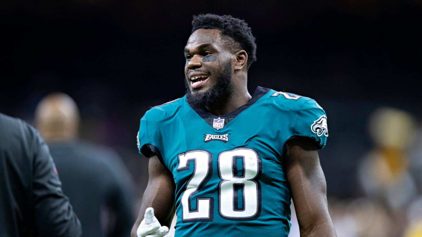 Ex-Super Bowl champ gets early release from prison to be with 8-year-old daughter dying of cancer