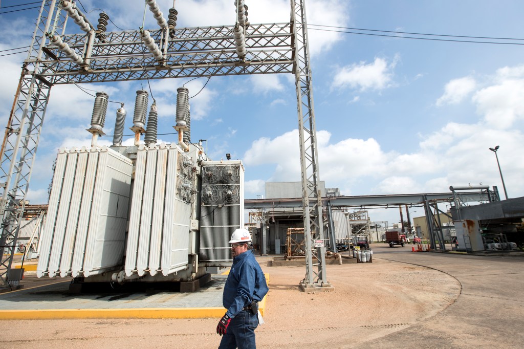 Shockingly vulnerable US power grid could result in 18-month nationwide blackout, expert warns