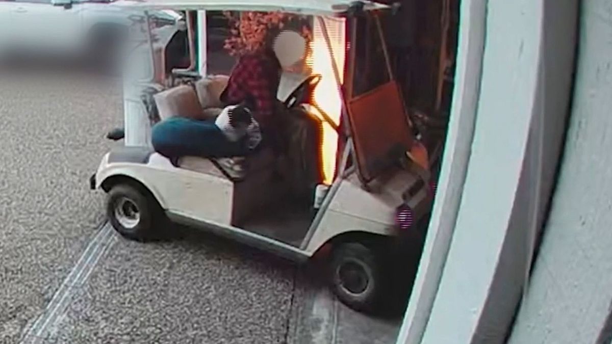 47-year-old Port Orchard man accused of driving golf cart during garage arson
