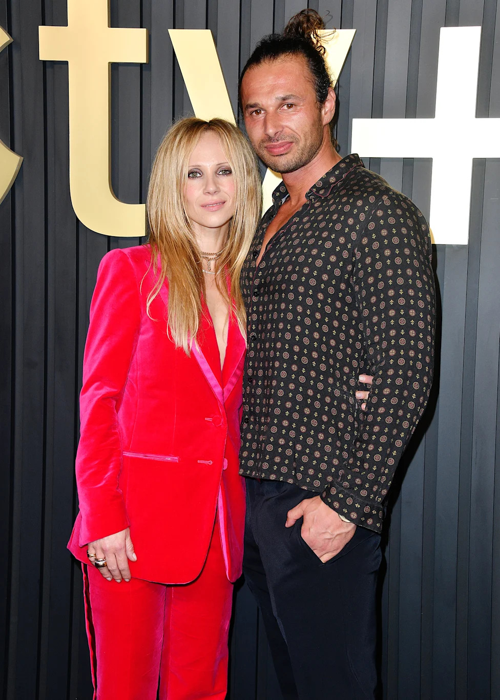 Juno Temple styling the dress with contemporary accessories at the premiere
