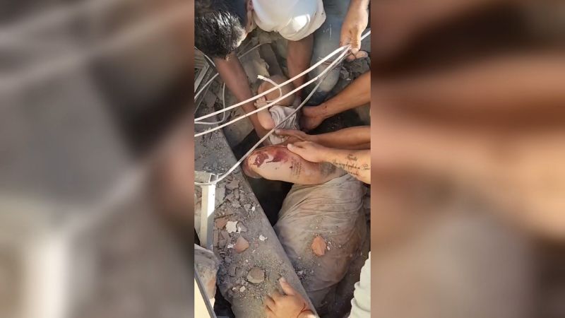 Astonishing video shows baby rescued from rubble as Colombian quake toll tops 250