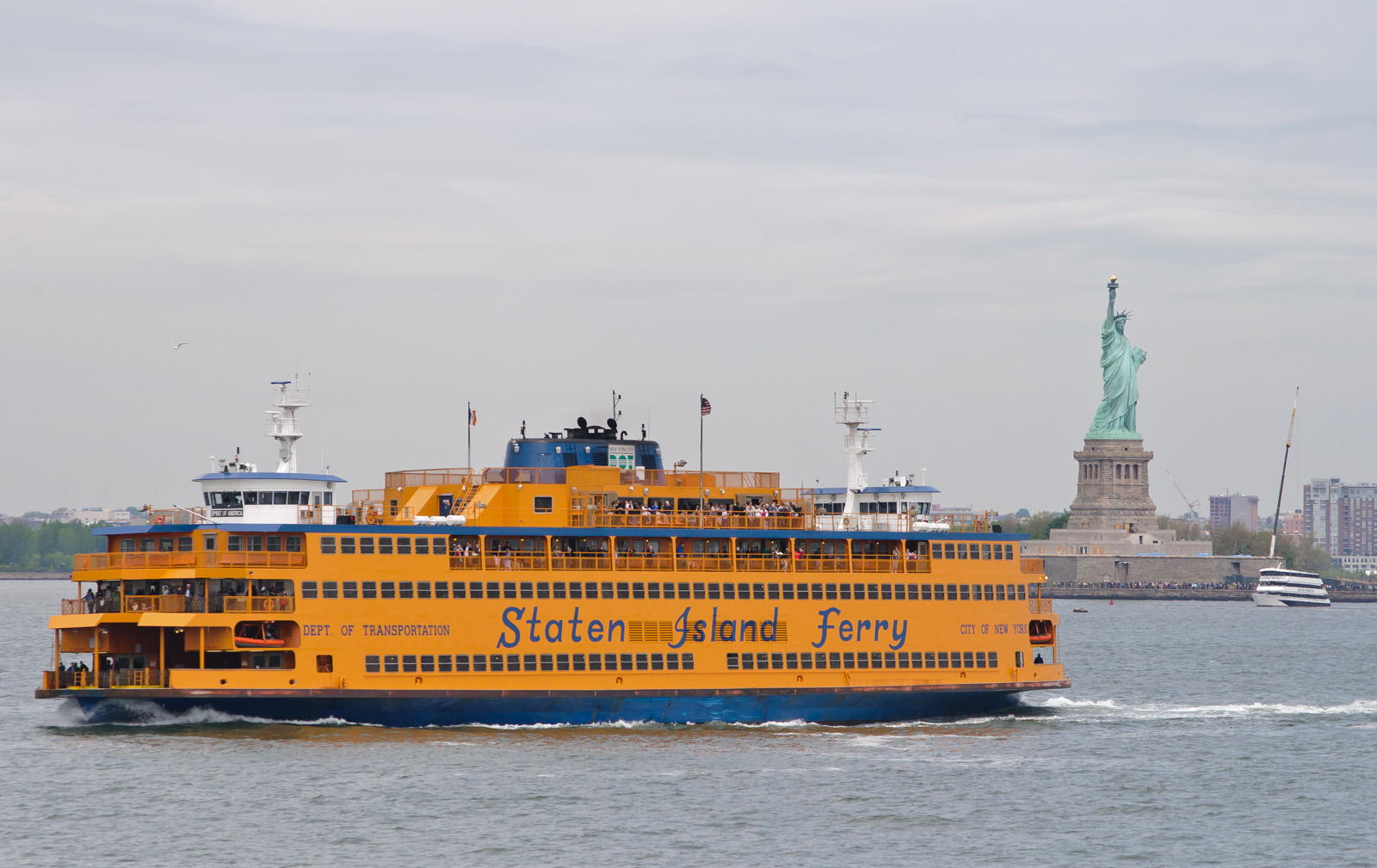 Dunkin’ Donuts worker caught washing feet in kitchen of chain’s Staten Island Ferry location — prompts health probe