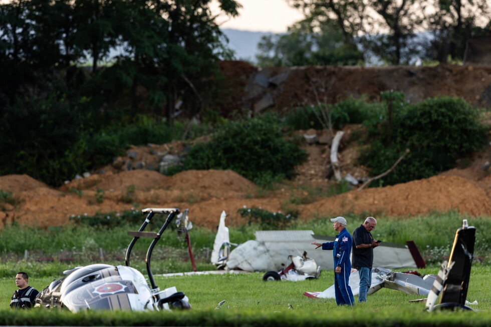 1 dead, 2 injured after Pennsylvania State Police helicopter, plane collide midair near Carlisle Airport