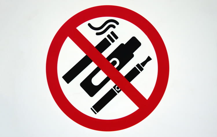 Expert reveals what's really worst for your health: smoking, vaping or nicotine pouches