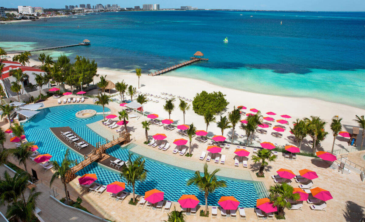 American tourist dies after falling from 18th floor of luxury Cancun hotel: report