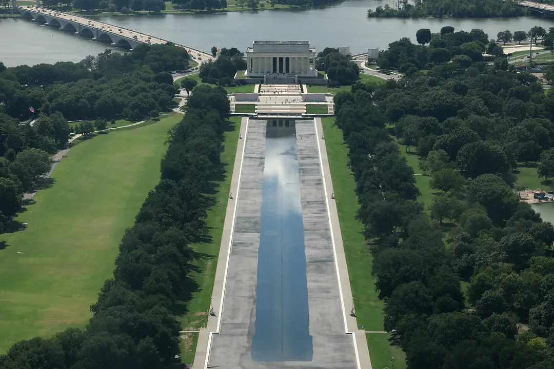 Reflecting pool