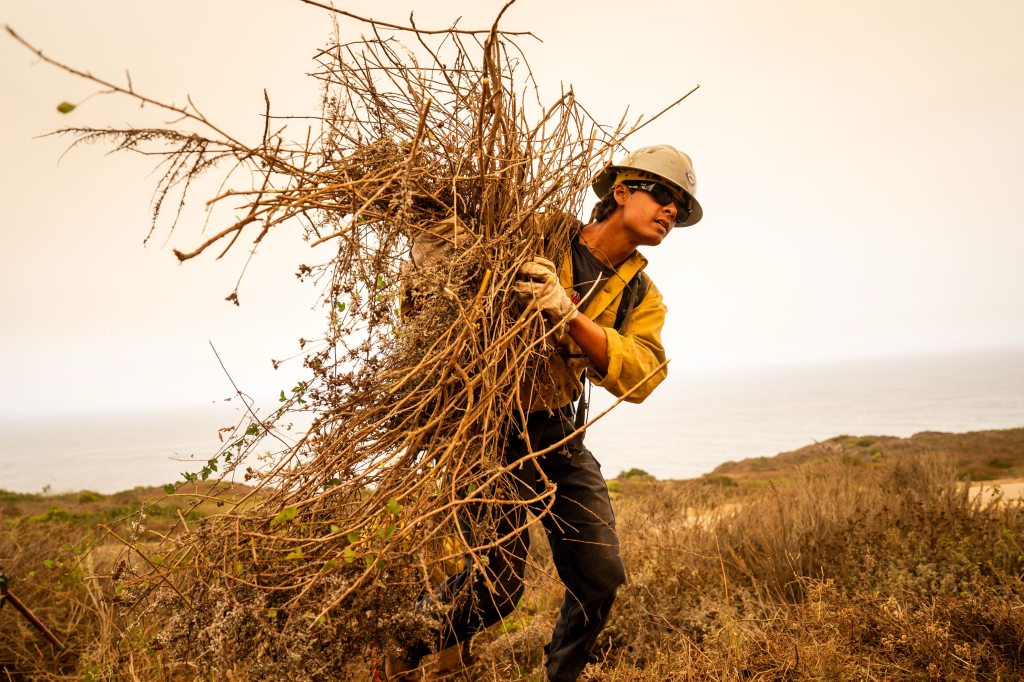 Fast-moving wildfire explodes in size again as it looms over luxury Big Sur mansions