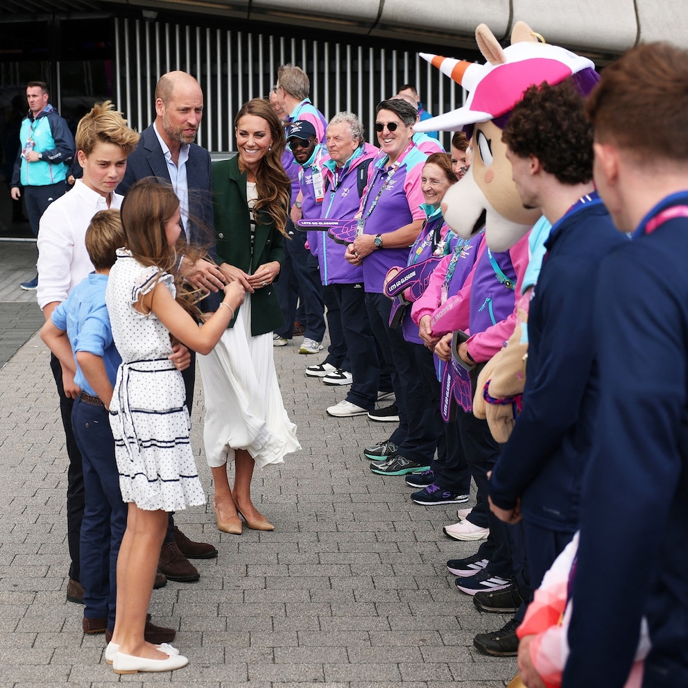 Prince William, Kate Middleton make rare outing with all 3 kids at Commonwealth Games