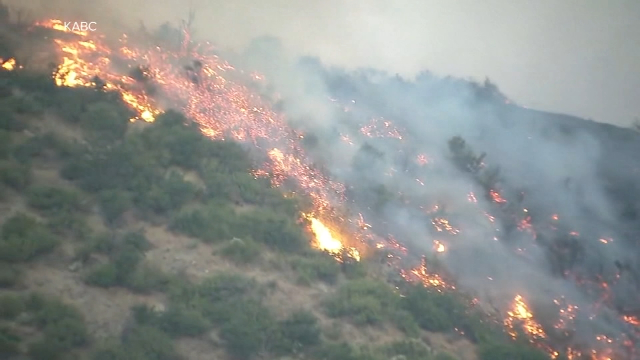 Fast moving wildfire races through El Tejon Pass as evacuation warnings spread