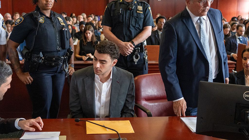 CEO killer Luigi Mangione saw himself as Robin Hood-like hero, was ‘proud’ when UnitedHealthcare stock dipped: former inmate