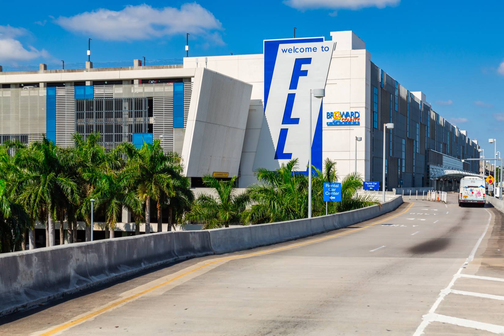 4 flight attendants mysteriously fall sick midair on Florida flight