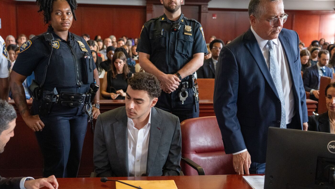 CEO killer Luigi Mangione saw himself as Robin Hood-like hero, was ‘proud’ when UnitedHealthcare stock dipped: former inmate