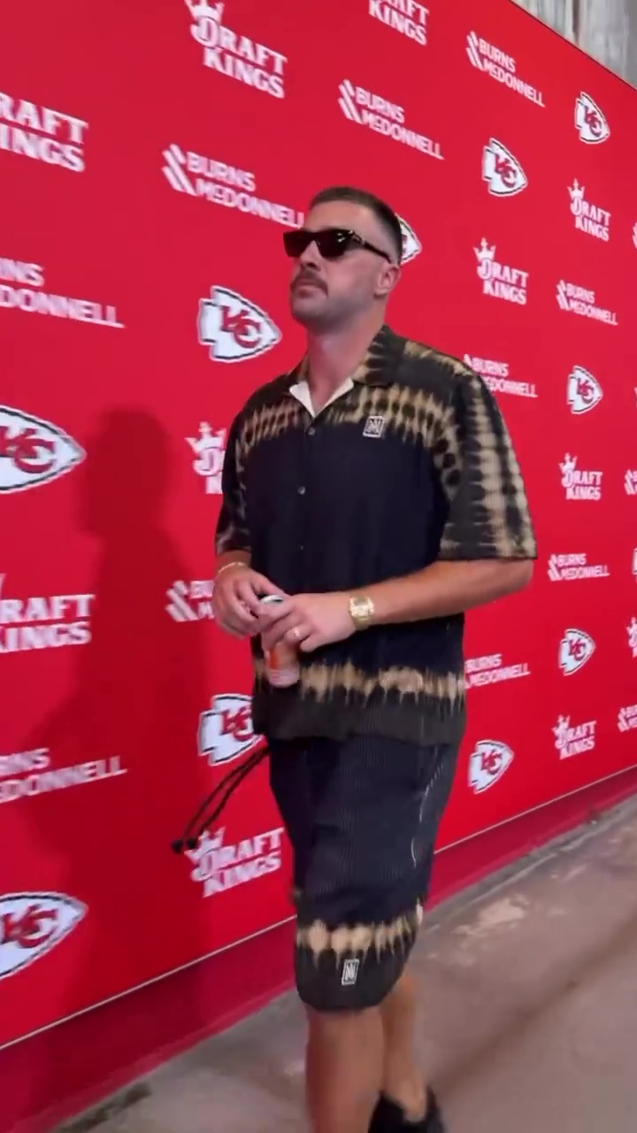 Travis Kelce proudly shows off wedding band ahead of first Chiefs game since wedding to Taylor Swift