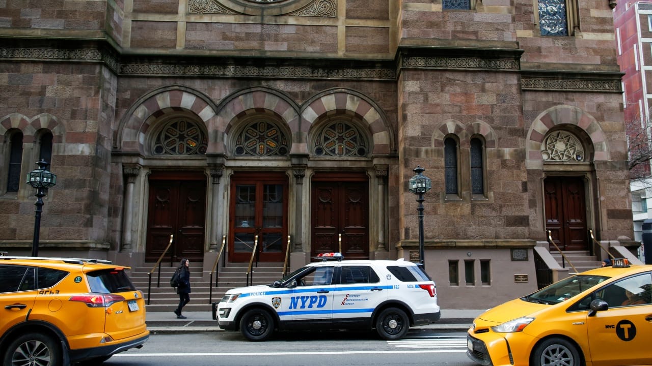 Hateful lunatic who attacked NYC synagogue allegedly told cops Jewish congregants were ‘swine’ as he’s held on bail