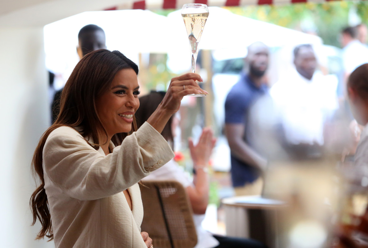 Eva Longoria, Desperate Housewives alum, displays figure in swimwear