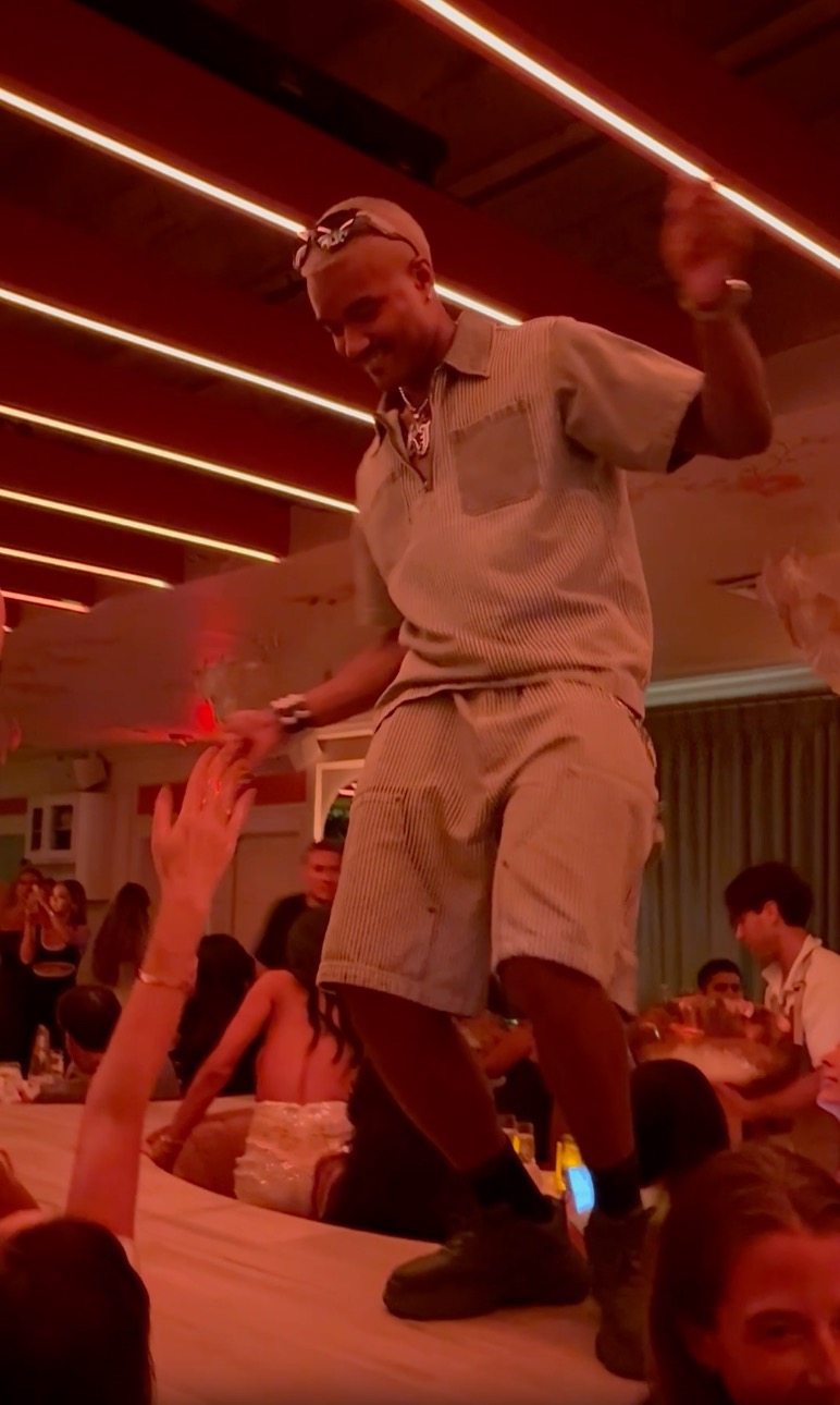 Watch: ‘Summer House’ stars draw swarms of women with wild dance party on banquette at Southampton club