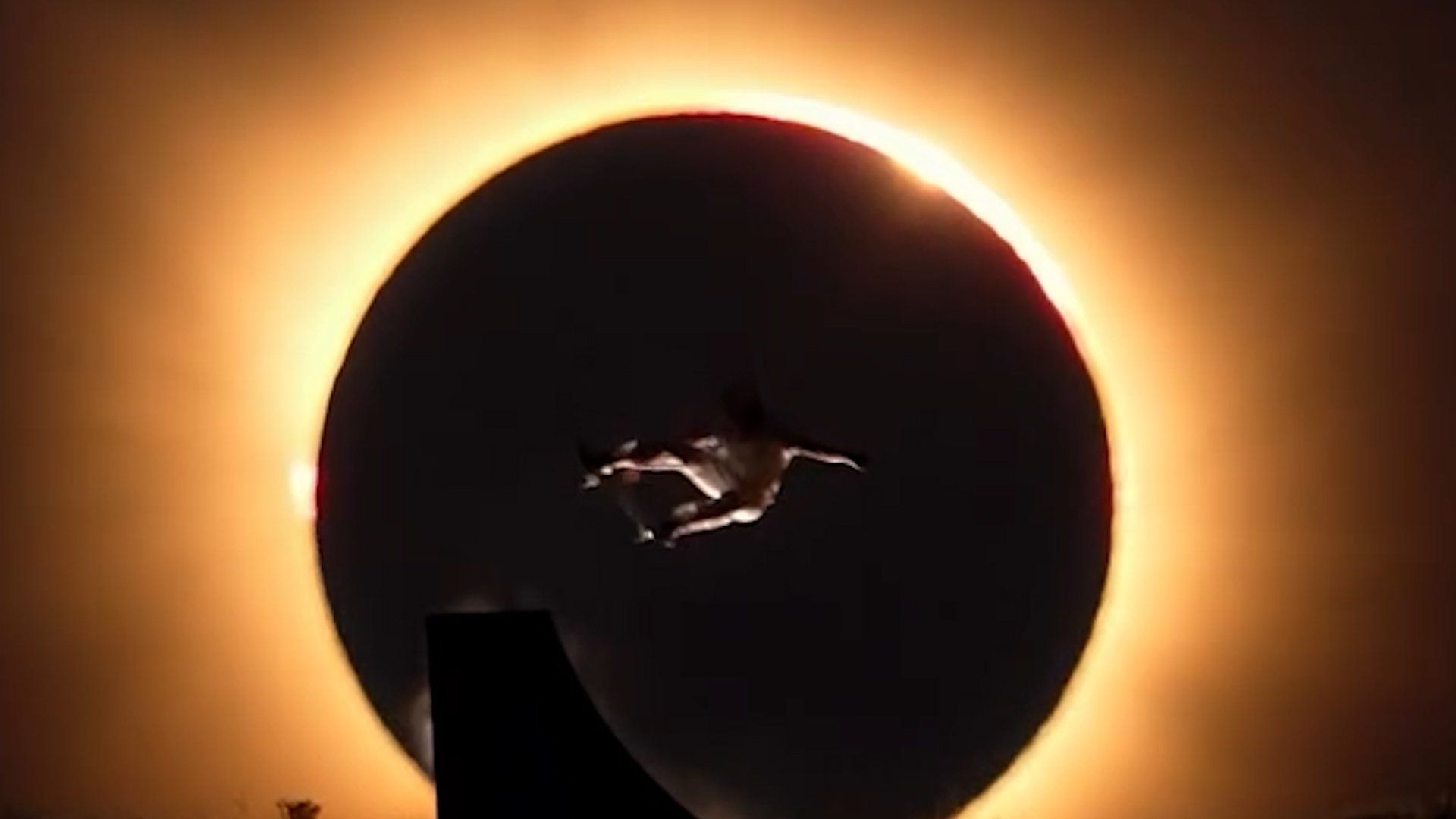 While most of us were worried about procuring the right glasses or watching through a cereal box, Spanish Olympic skateboarder Danny León had a very different idea for last