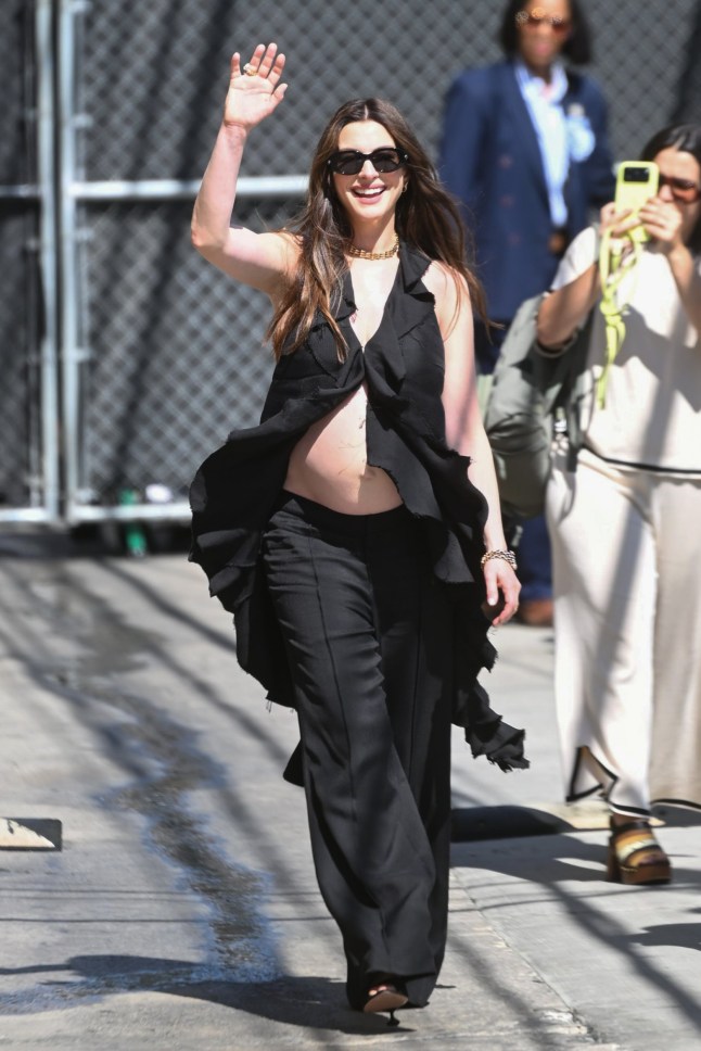 Anne Hathaway gives hilarious response after fan asks about her unborn baby’s sex