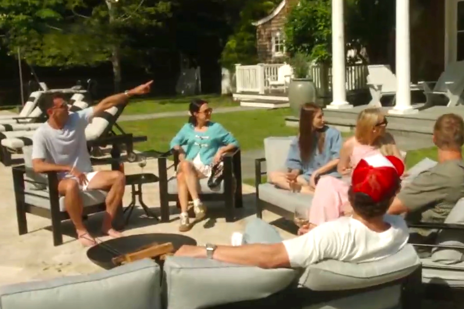 Watch: ‘Summer House’ stars draw swarms of women with wild dance party on banquette at Southampton club