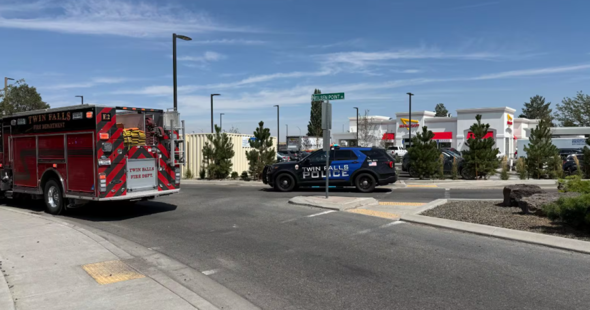 Officers from multiple agencies coordinating at the In-N-Out location