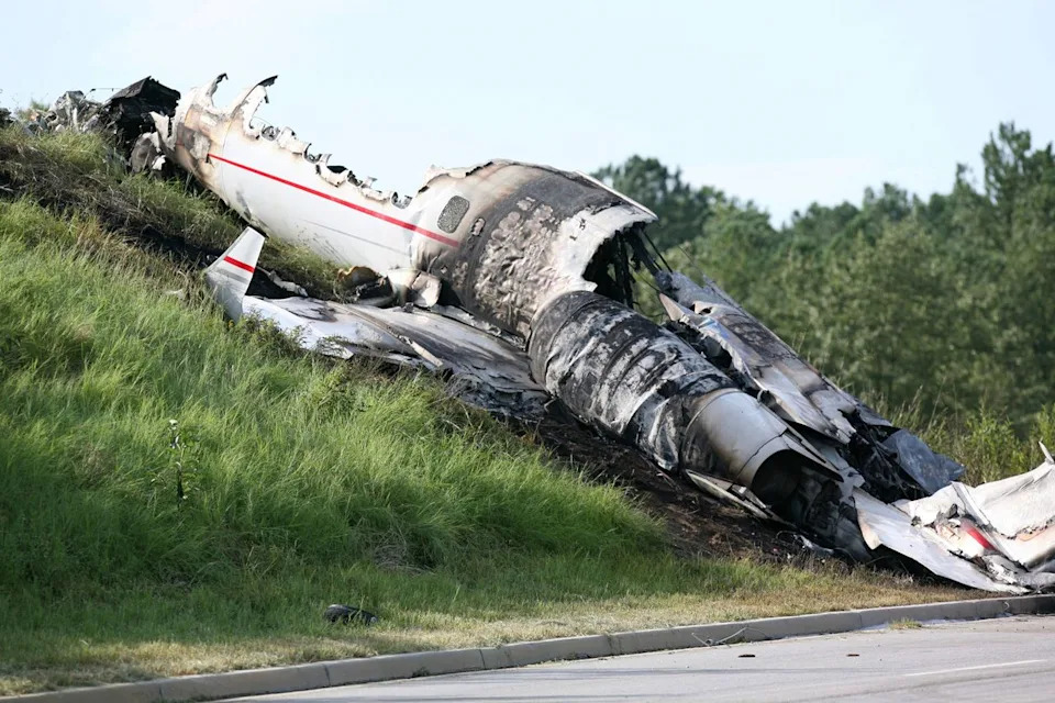 Travis Barker and daughter Alabama had ‘awful’ feeling before his 2008 plane crash that killed 4