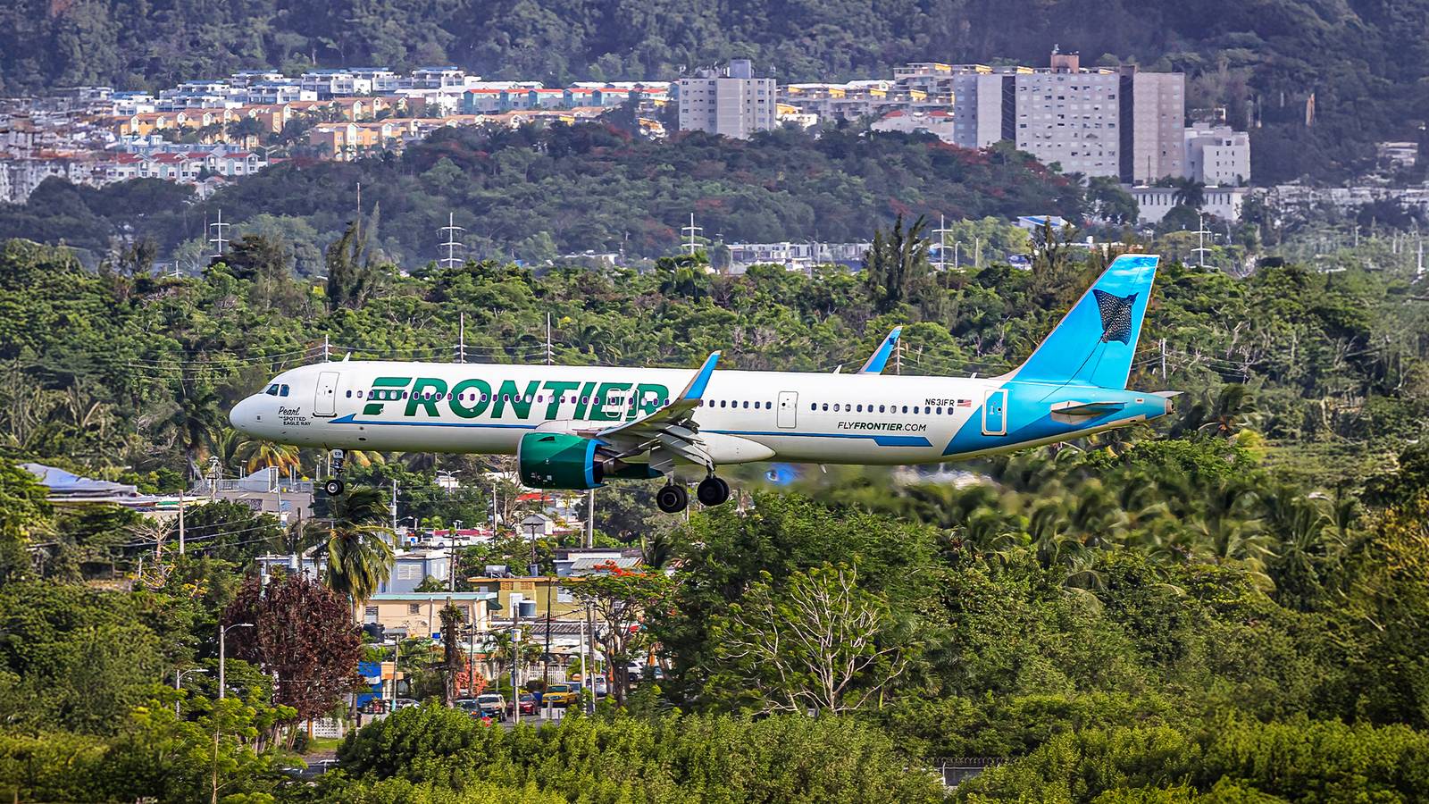 4 flight attendants mysteriously fall sick midair on Florida flight