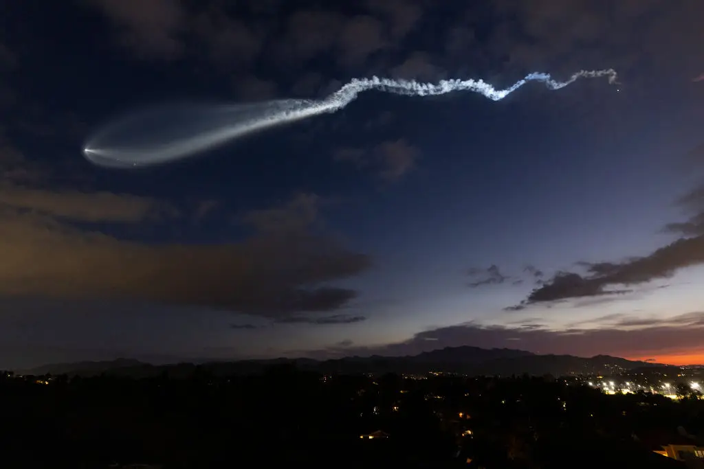 Brits fear 'alien invasion' after spotting strange string of lights flying through sky