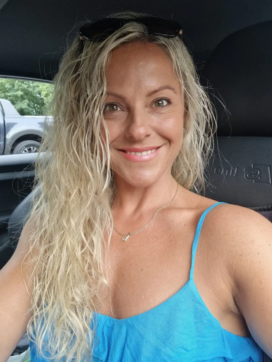 Woman, 41, diagnosed with stage four cancer after complaining about 'flickering lights' at work
