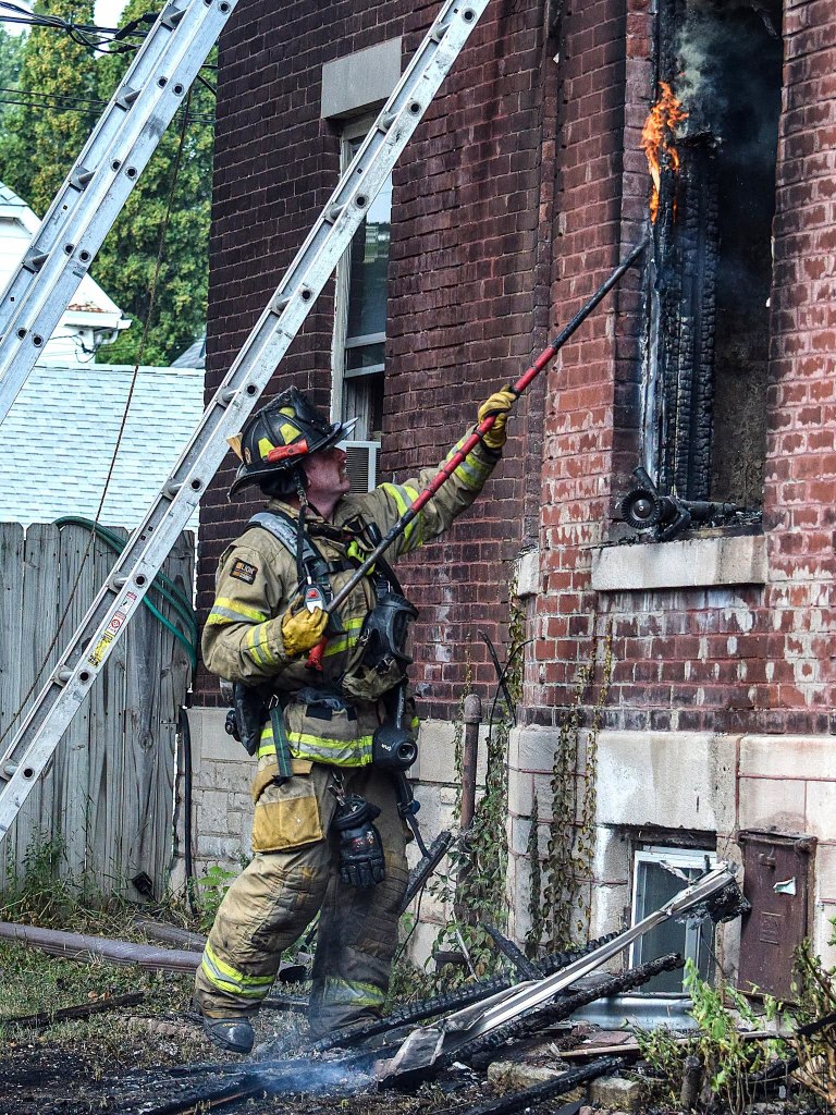 Hero mom dies after rushing back into burning home to save her daughter’s life