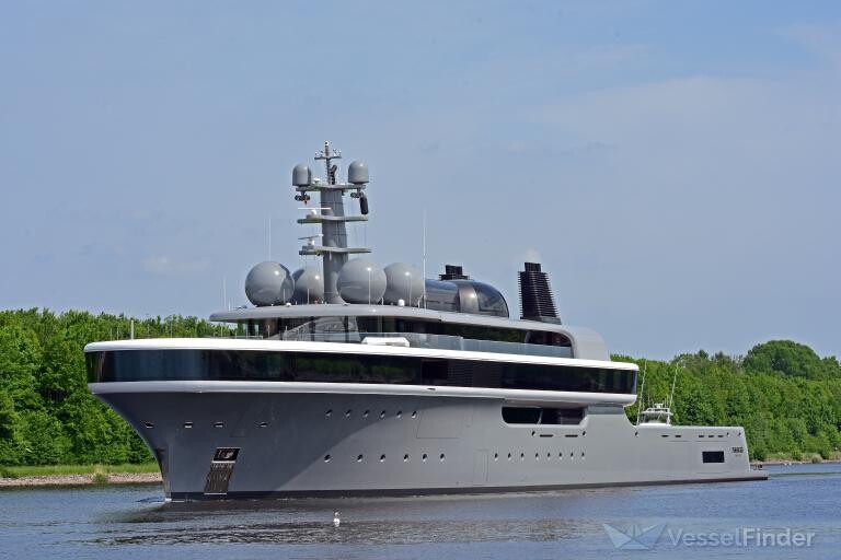 $350M superyacht, one of world’s largest, sparks mystery as its spotted cruising Hawaii