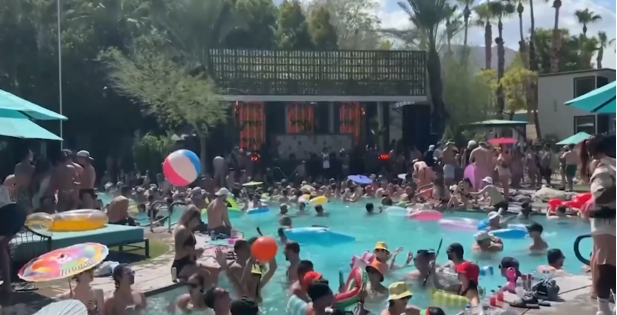 Splash House attendees poolside