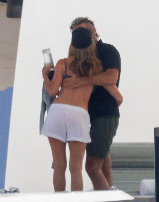 Courteney Cox, actress and longtime Aniston friend, enjoying the vacation together