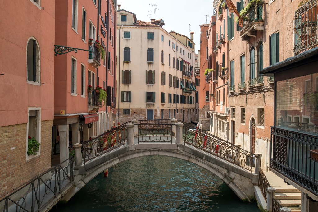 ‘Embarrassing’ American tourists break obscure law in Italian hotspot with common behavior — and face $300 fine