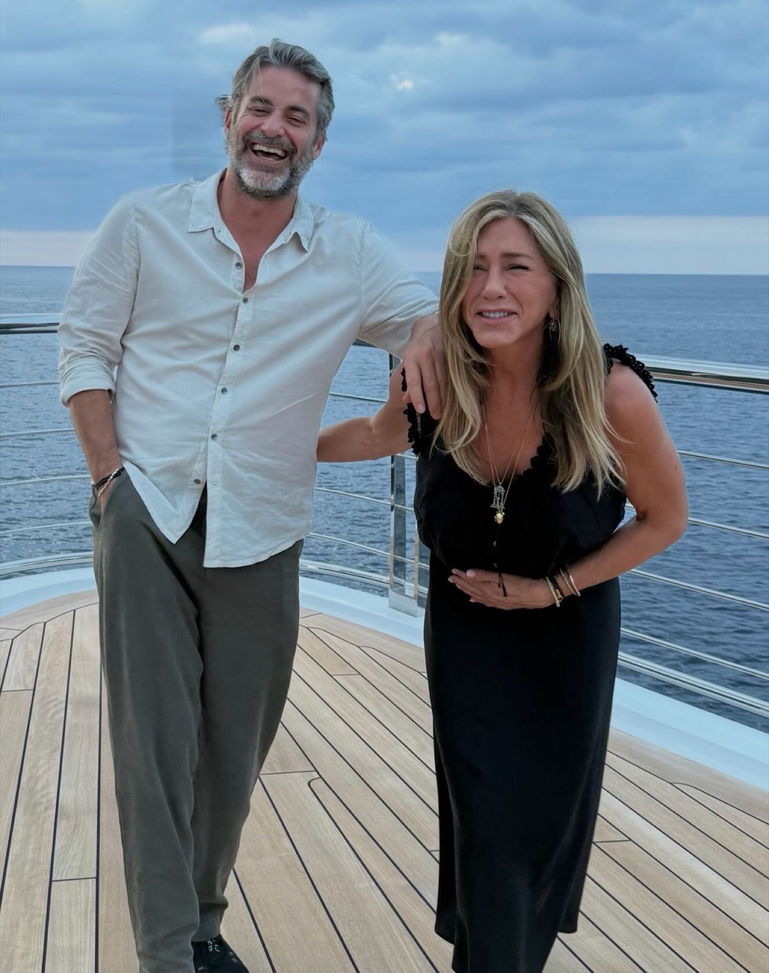 Bikini-clad Jennifer Aniston and boyfriend Jim Curtis make out during yacht getaway