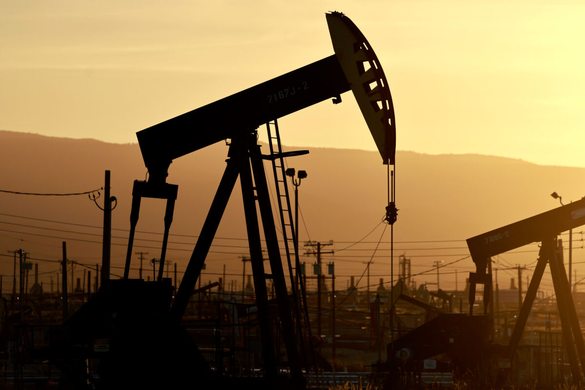 Gas giant makes sudden U-turn on mass oil field eco project in California