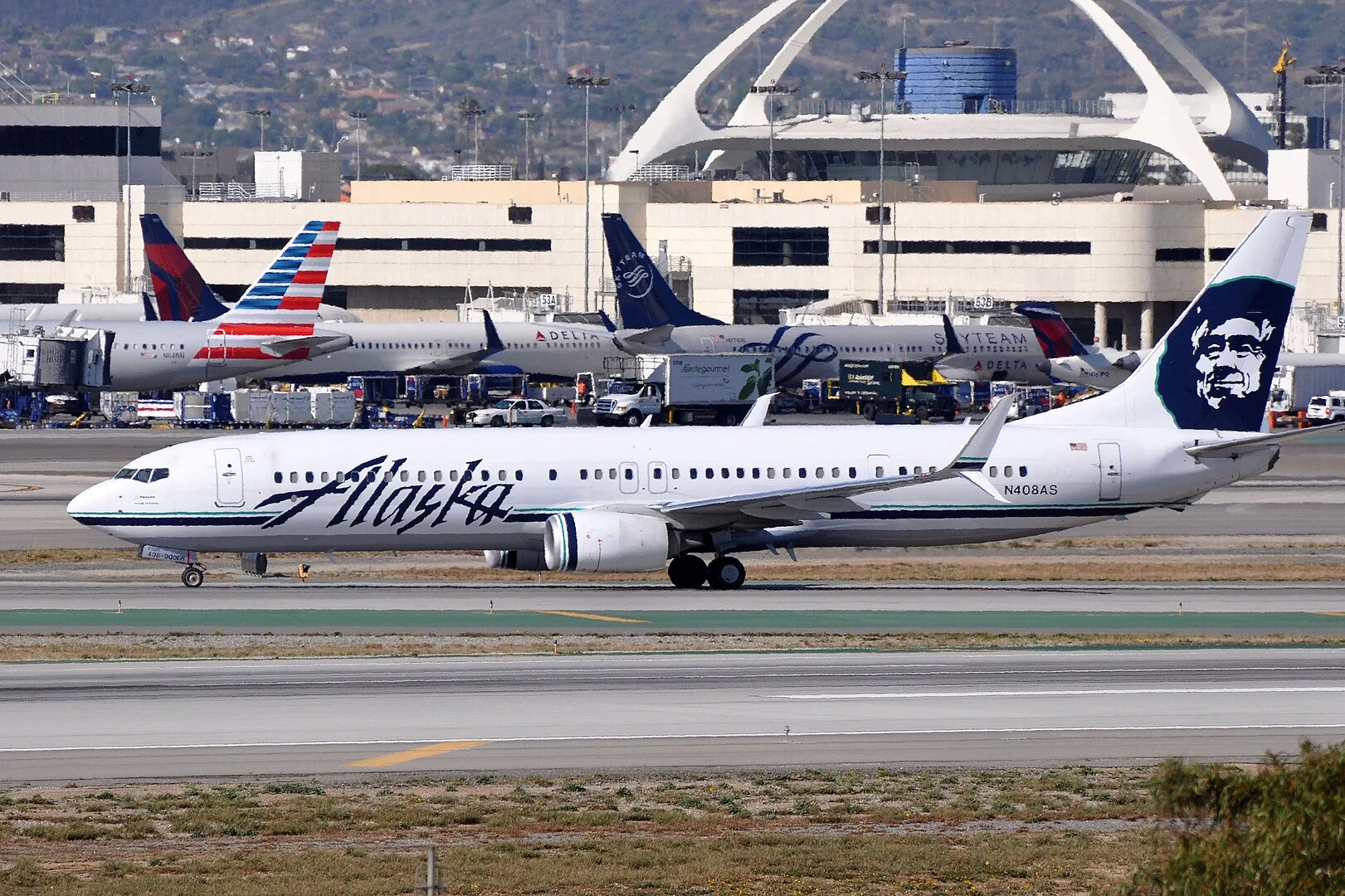 Whitney Lynn speaking with airline employee during removal from plane