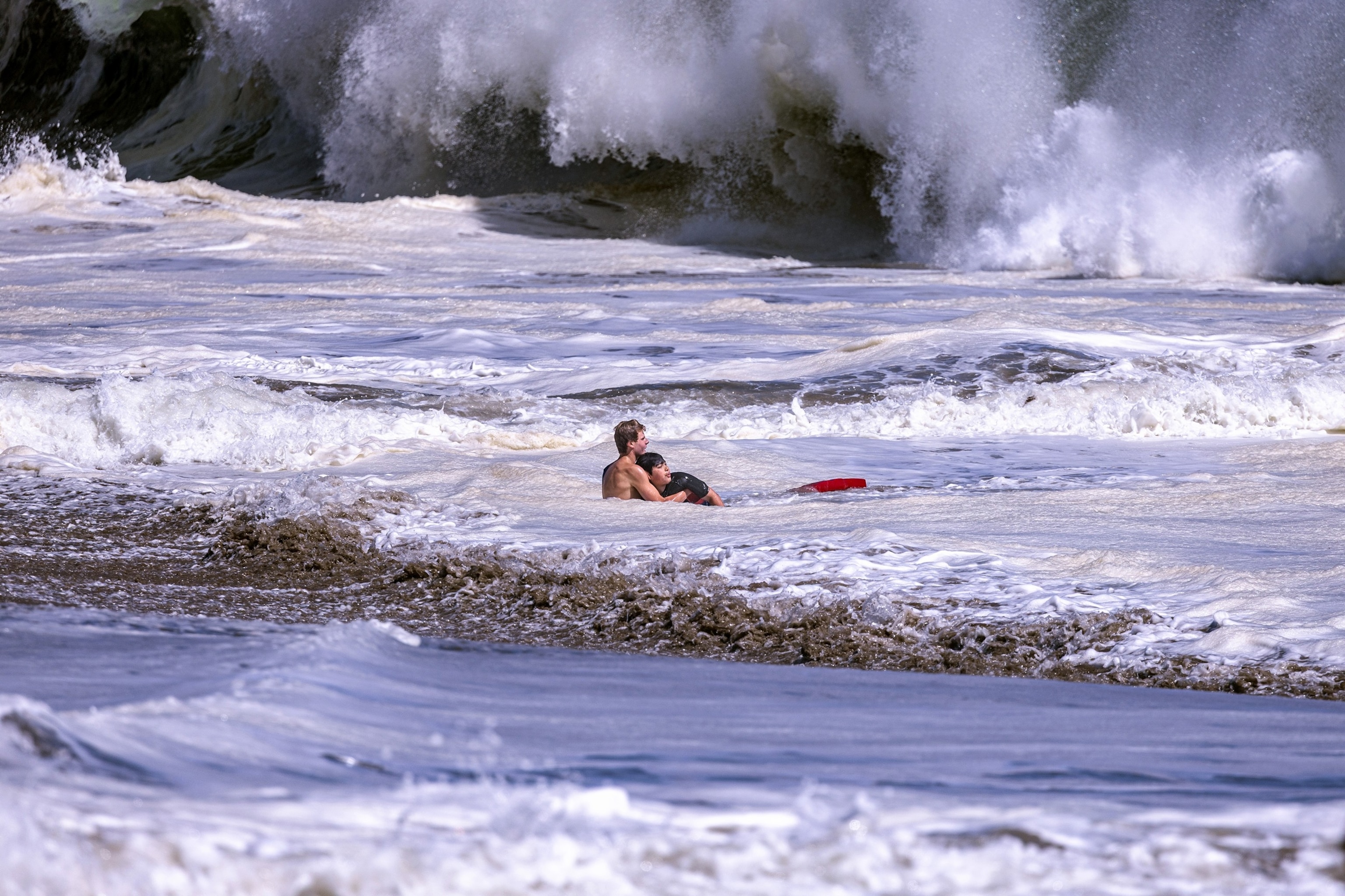 Teen lifeguard reveals near-death battle to save boy from crushing California waves