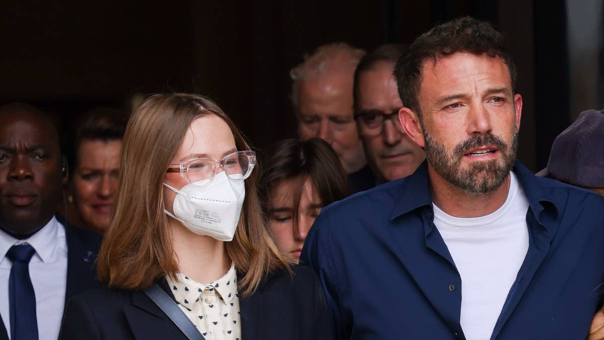 Jennifer Garner and look-alike daughter Violet Affleck, 20, keep it casual on summertime lunch outing