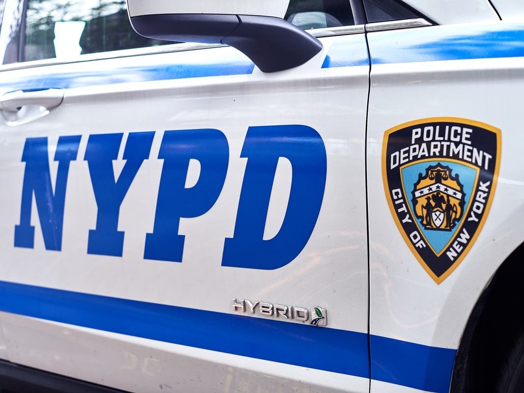 Police respond to stabbing outside Bryant Park on 42nd Street