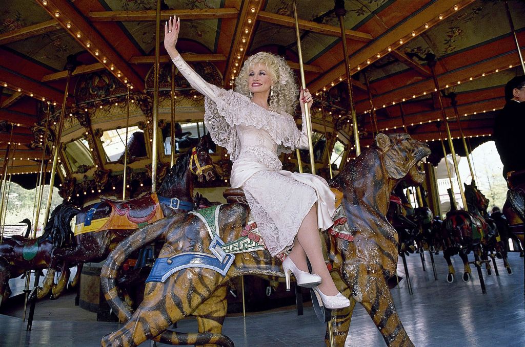 Dollywood site crashes as mourners scramble to visit iconic theme park