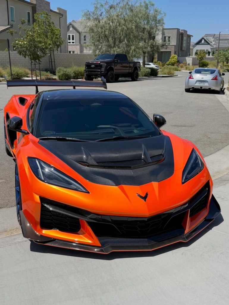 Moment brazen thieves steal $300K Corvette C8 ZR1 straight from California driveway