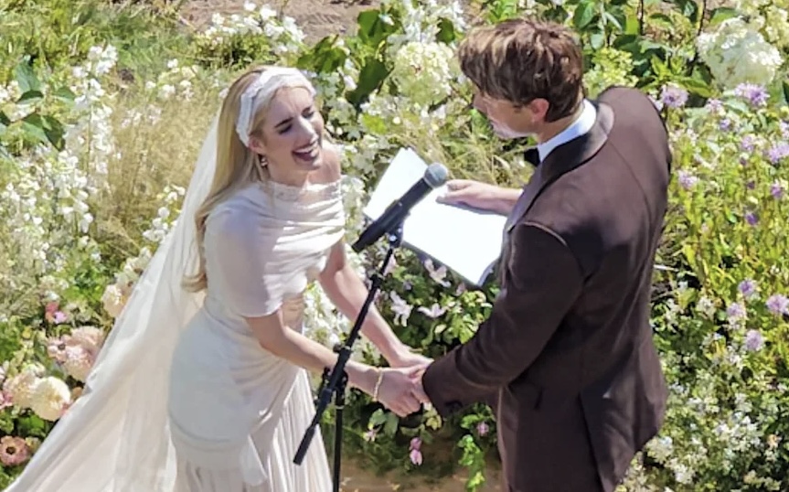 Julia Roberts attending her niece's wedding ceremony as a guest.