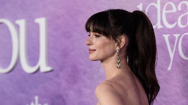 Anne Hathaway shows off shortest hair in over a decade on the cover of Vogue China