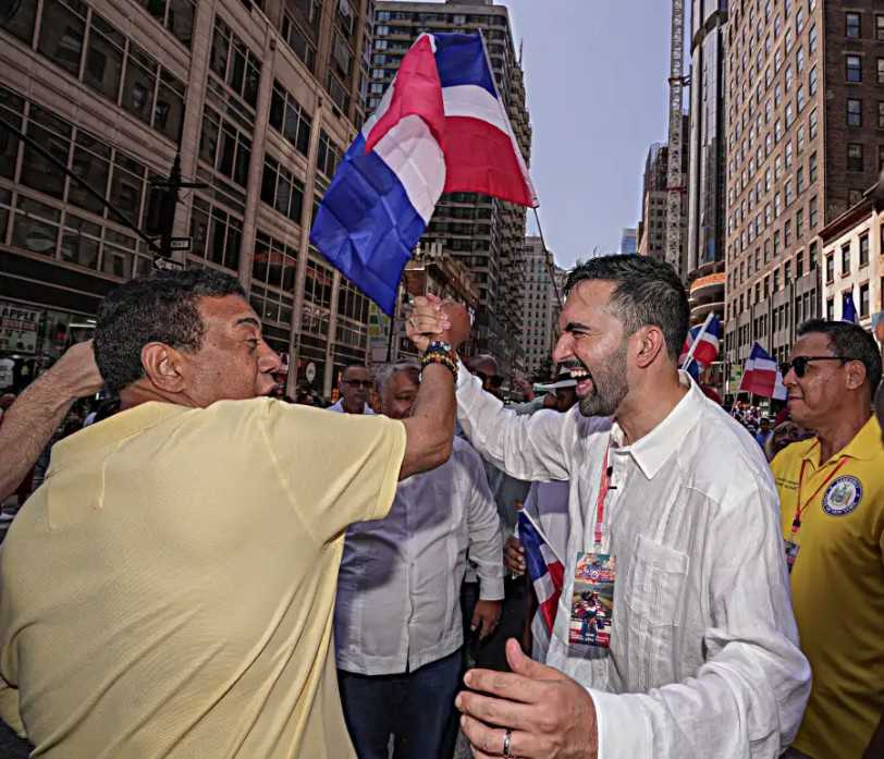 Teen stabbed repeatedly near NYC Dominican Day Parade route